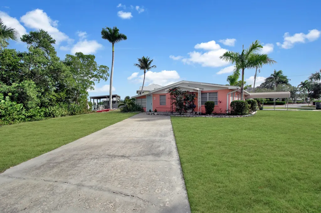 101 Pago Pago Drive E Naples FL 34113