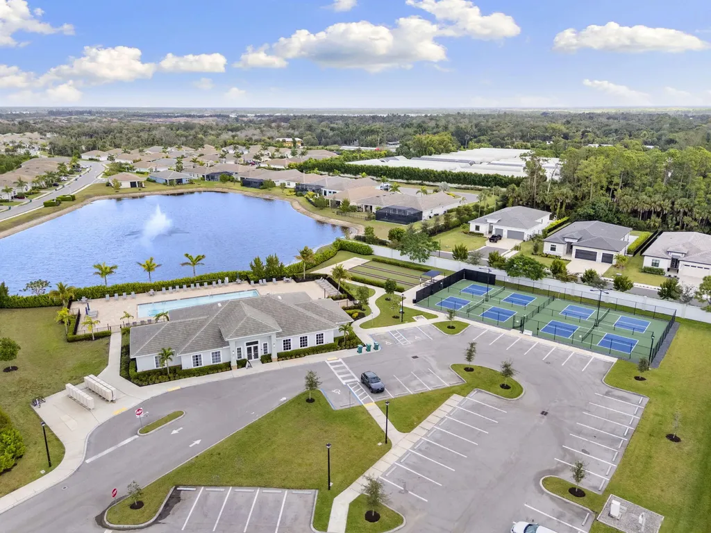 387 Grace Bay Lane Naples FL 34114