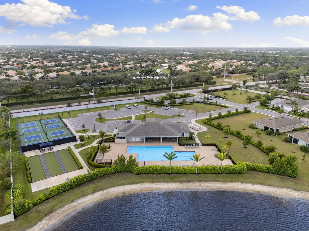 387 Grace Bay Lane Naples FL 34114