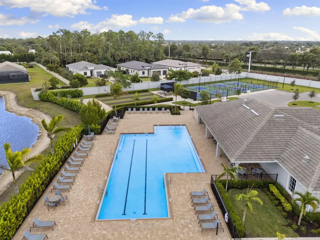 387 Grace Bay Lane Naples FL 34114