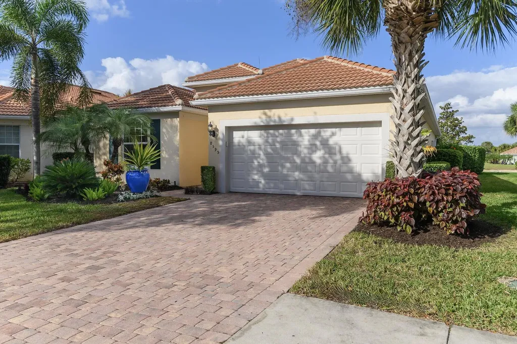 8595 Palermo Court Naples FL 34114