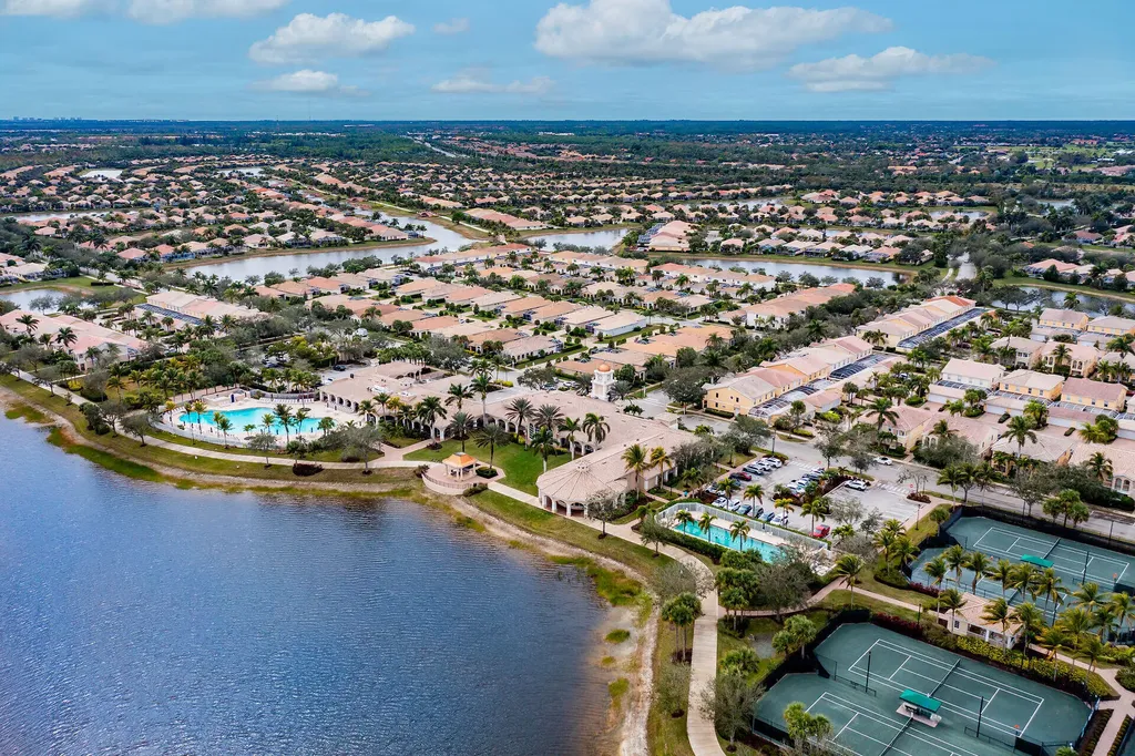 8595 Palermo Court Naples FL 34114