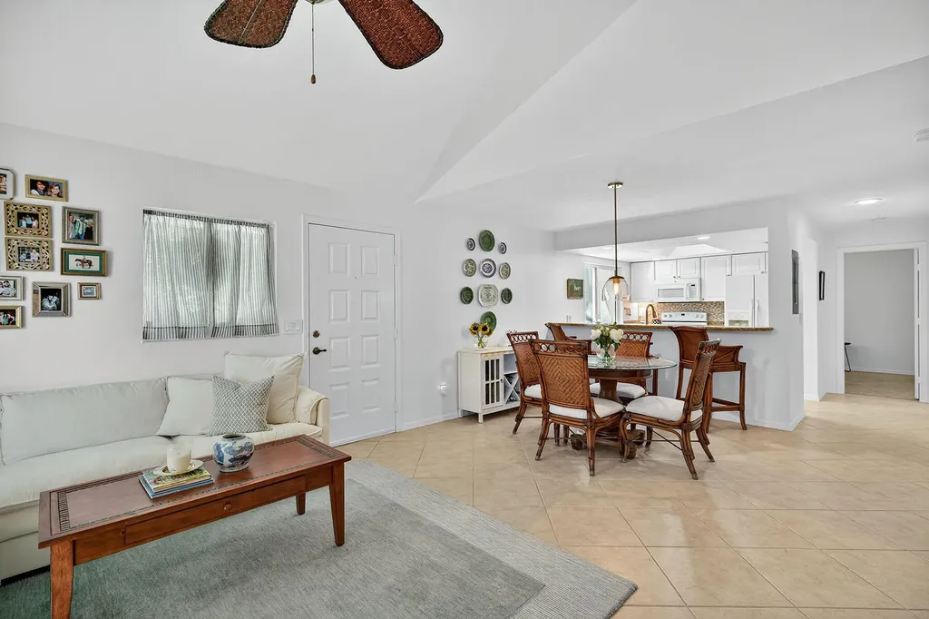 3136 Kings Lake Boulevard Naples FL 34112