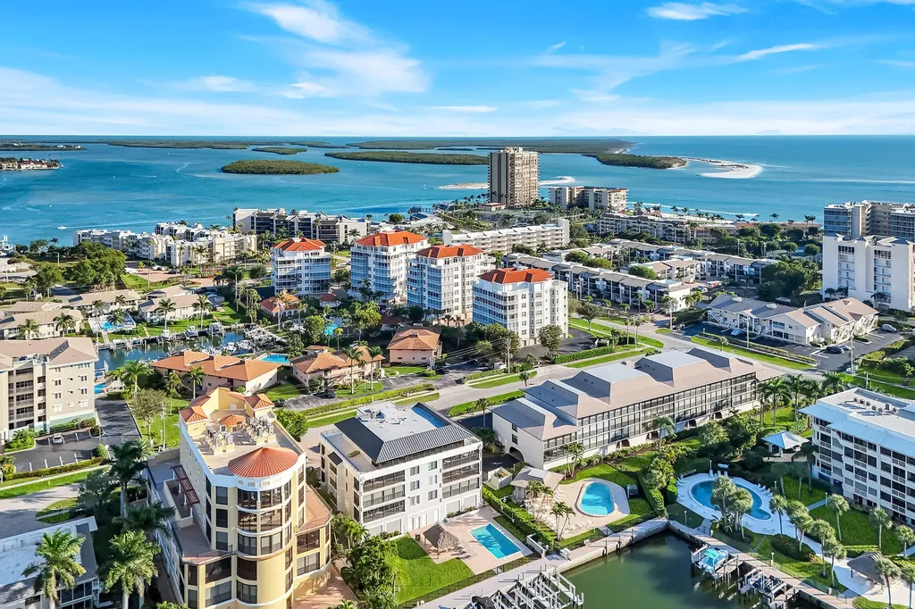 910 Panama Court Marco Island FL 34145