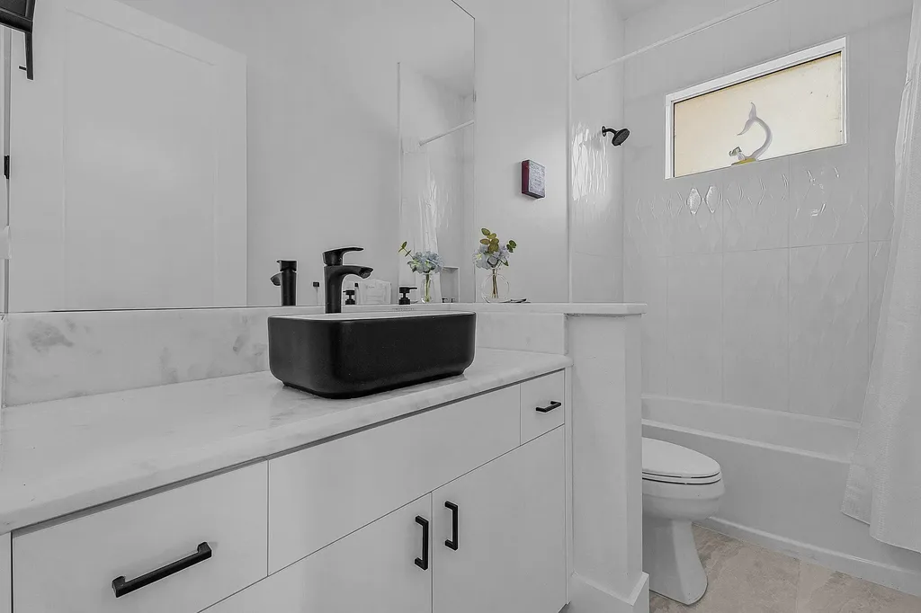 2499 Pine Street Naples FL 34112