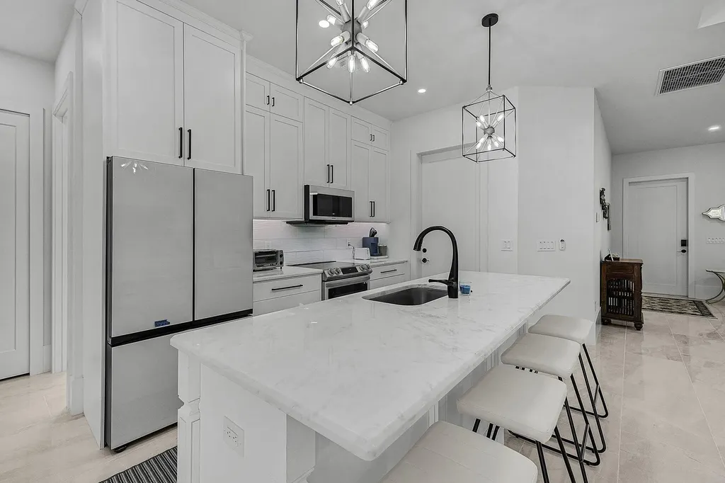 2499 Pine Street Naples FL 34112