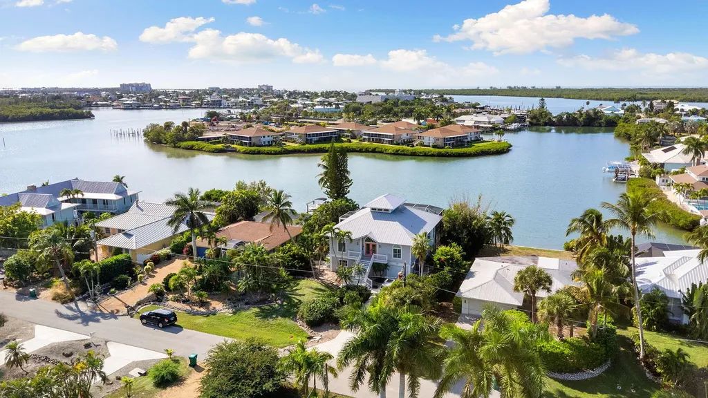 418 Panay Avenue Naples FL 34113