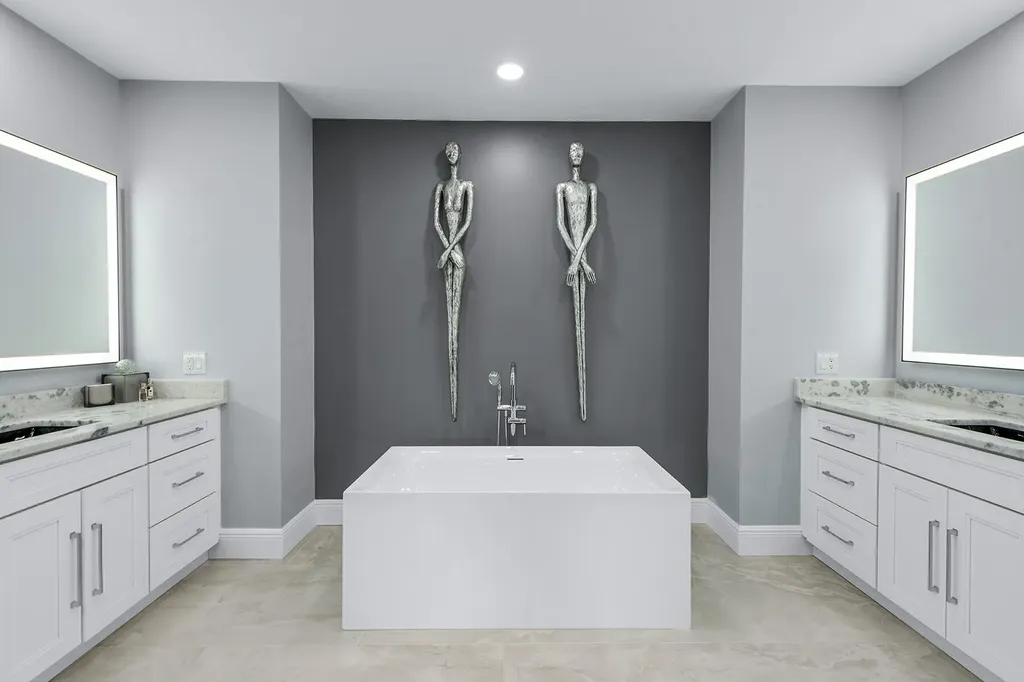 9234 Tesoro Naples FL 34114