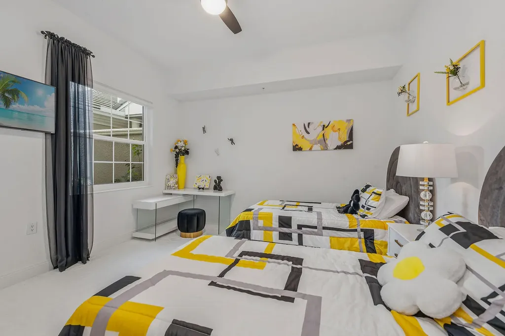 9234 Tesoro Naples FL 34114