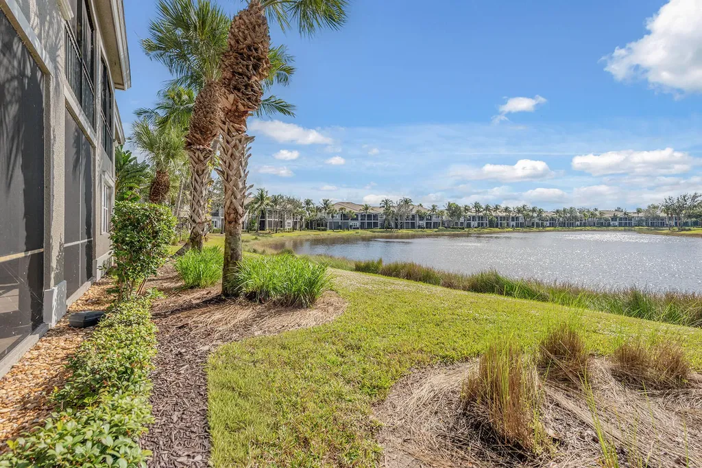 9234 Tesoro Naples FL 34114