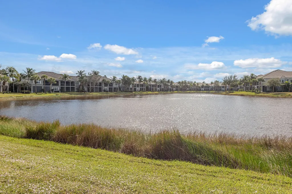 9234 Tesoro Naples FL 34114