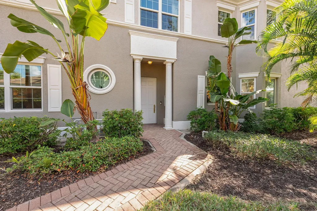 9234 Tesoro Naples FL 34114