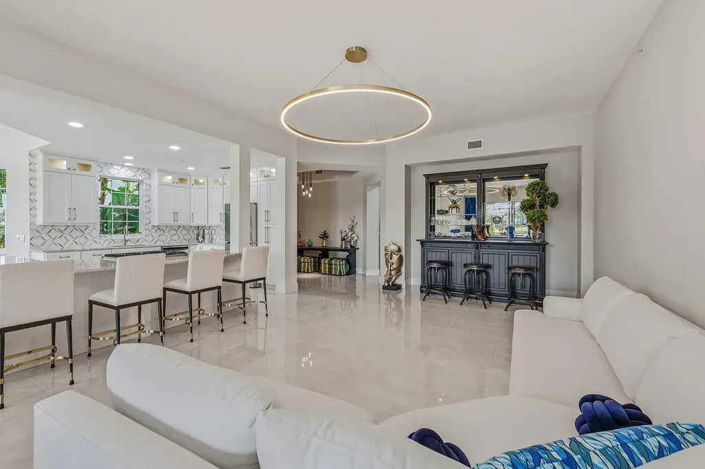 9234 Tesoro Naples FL 34114