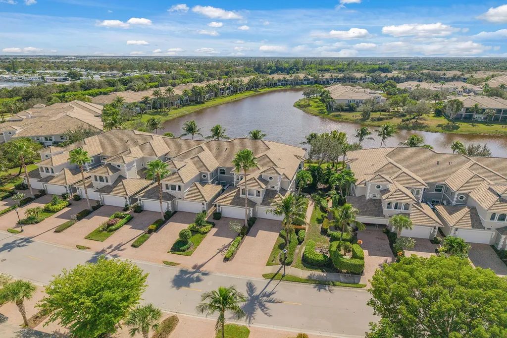 9234 Tesoro Naples FL 34114