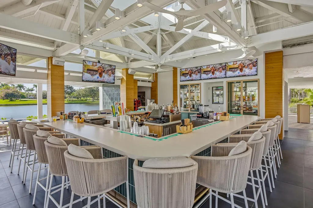 9234 Tesoro Naples FL 34114