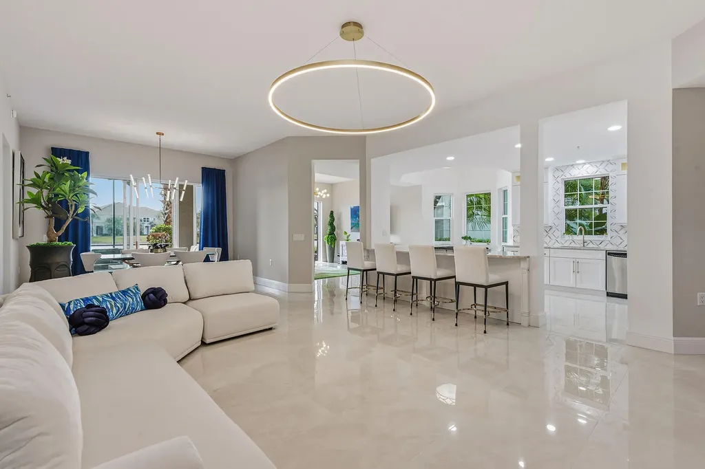 9234 Tesoro Naples FL 34114
