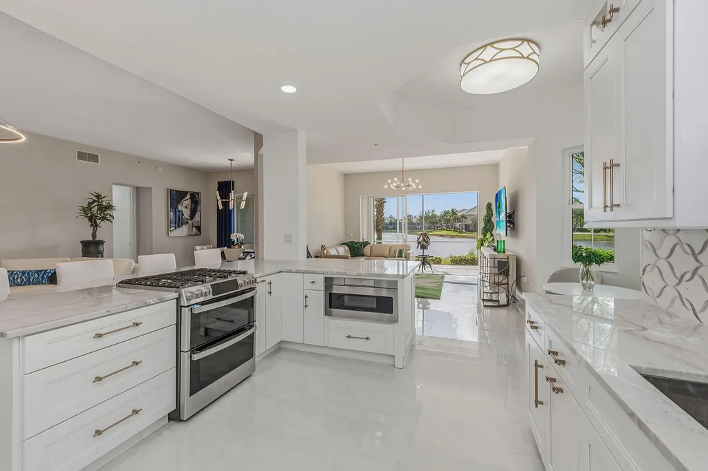 9234 Tesoro Naples FL 34114