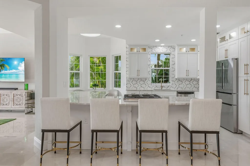 9234 Tesoro Naples FL 34114