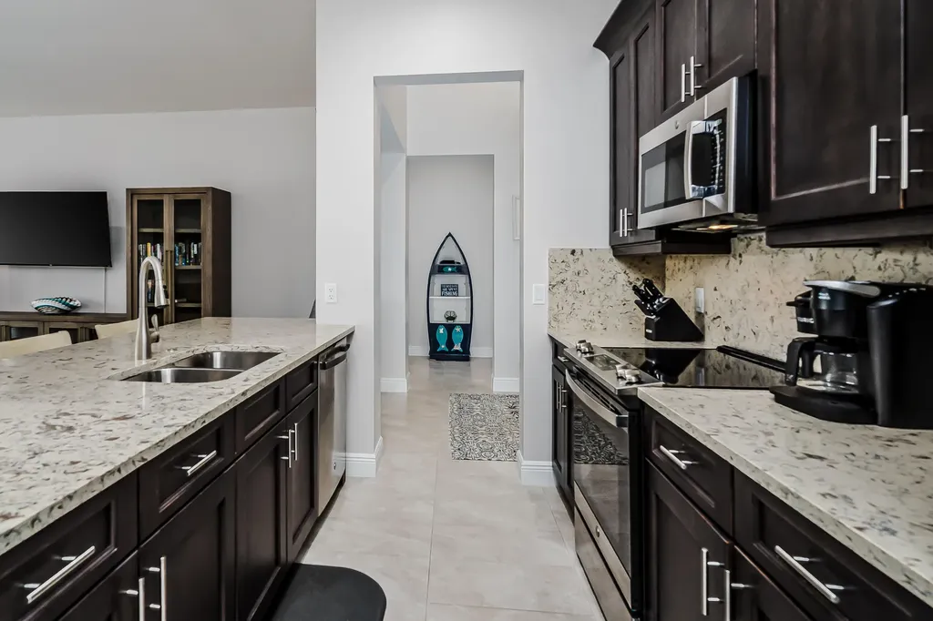 121 Newport Drive Naples FL 34114