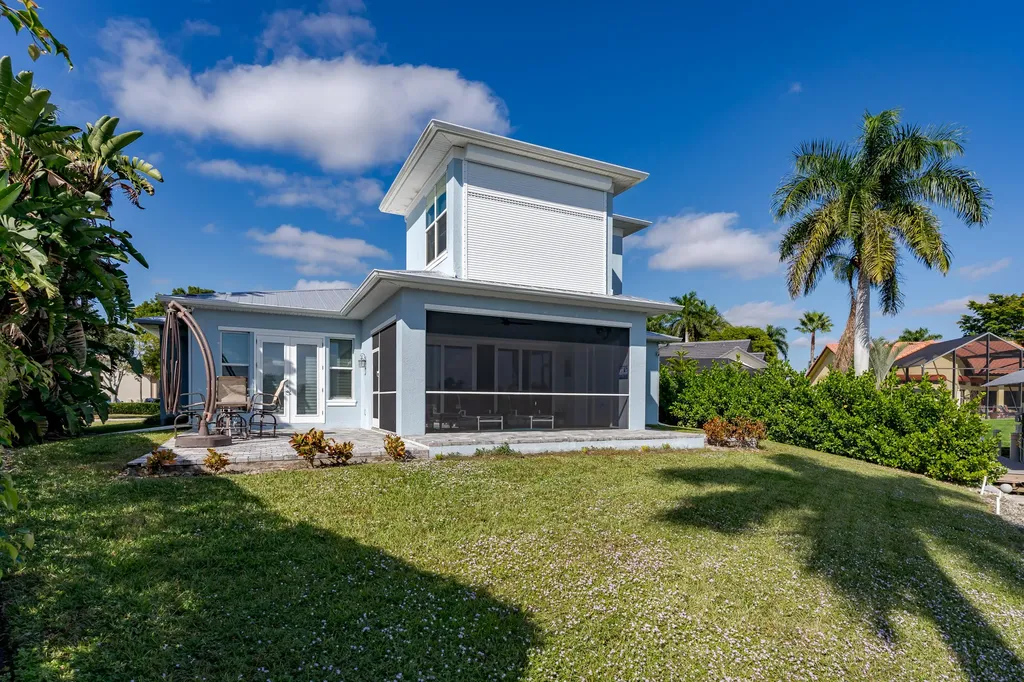 121 Newport Drive Naples FL 34114