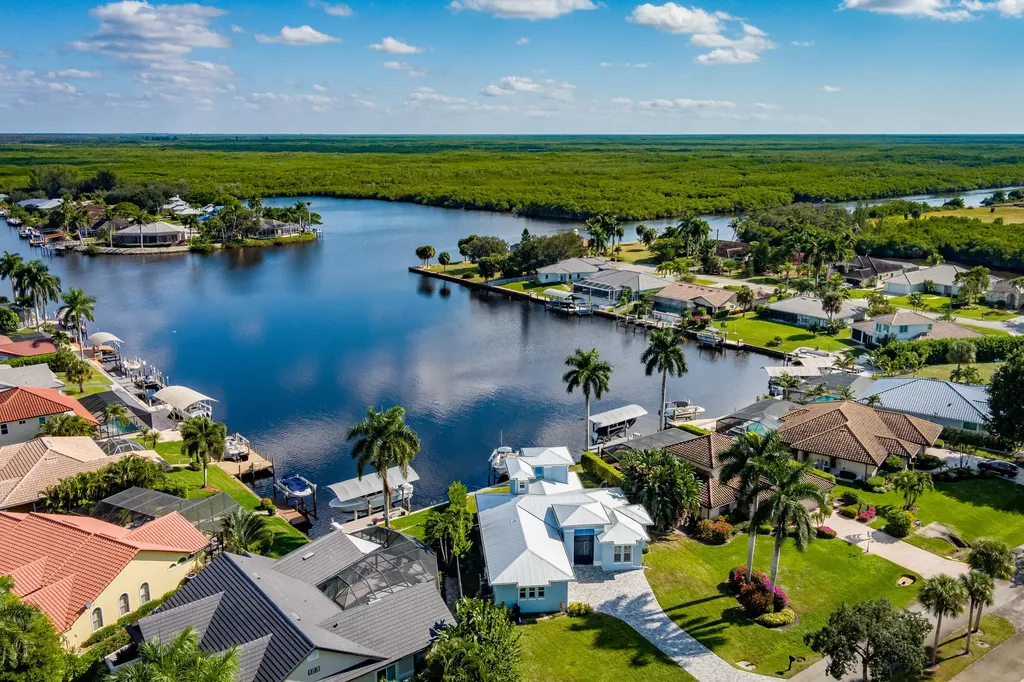 121 Newport Drive Naples FL 34114