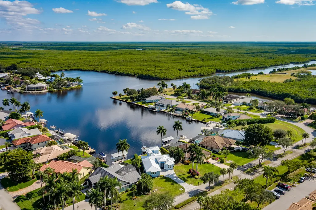 121 Newport Drive Naples FL 34114