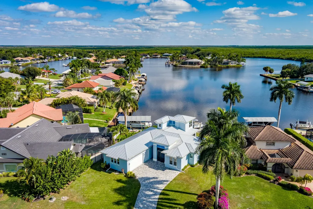 121 Newport Drive Naples FL 34114