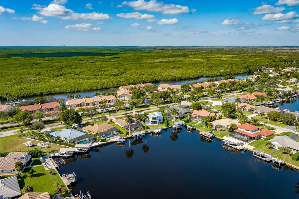 121 Newport Drive Naples FL 34114