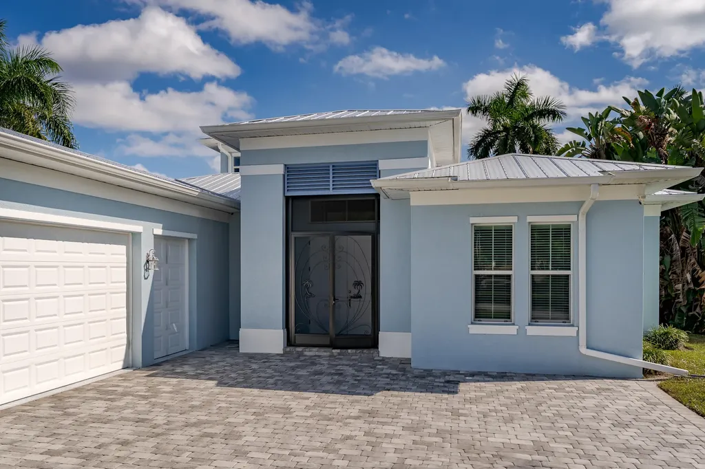 121 Newport Drive Naples FL 34114