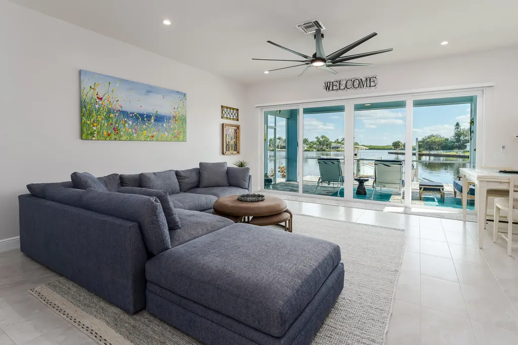 121 Newport Drive Naples FL 34114