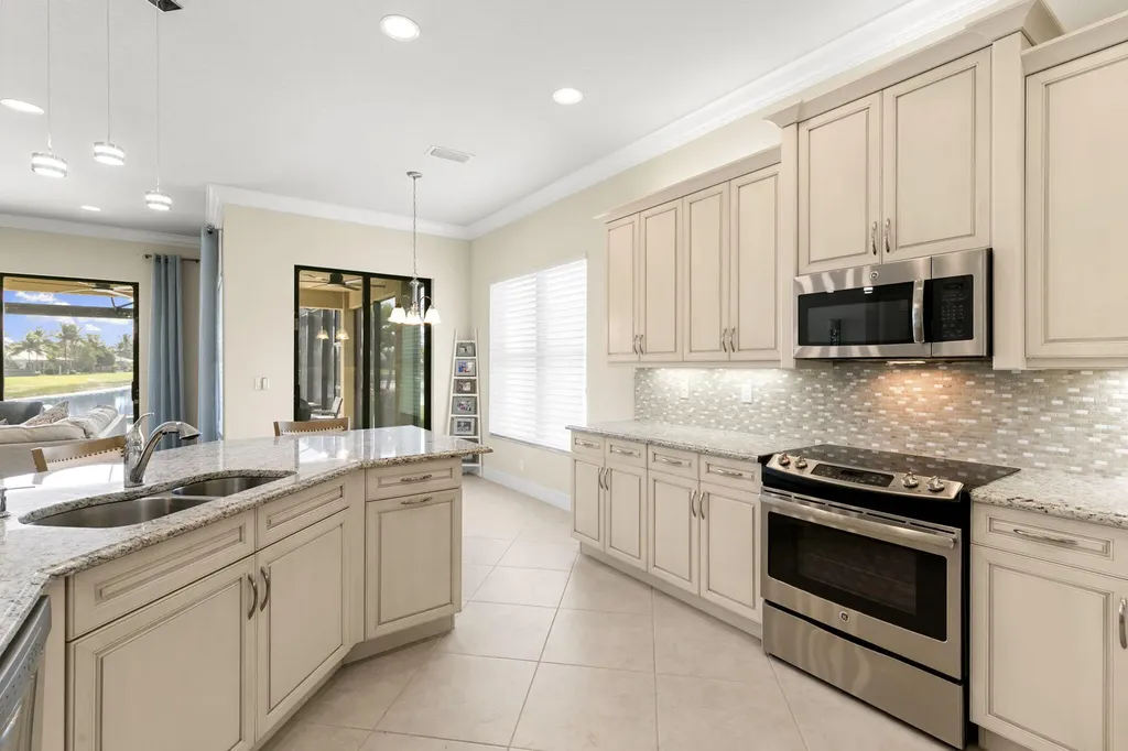 2845 Cinnamon Bay Circle Naples FL 34119