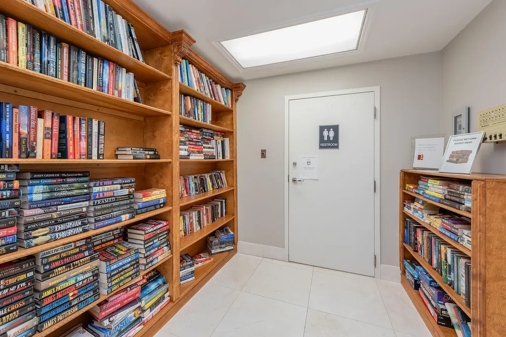 60 Seagate Drive Naples FL 34103