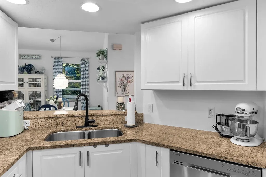 350 Newport Drive Naples FL 34114