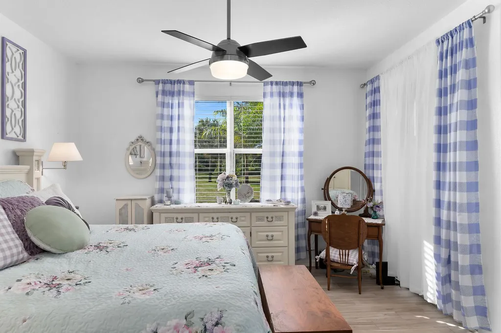 350 Newport Drive Naples FL 34114