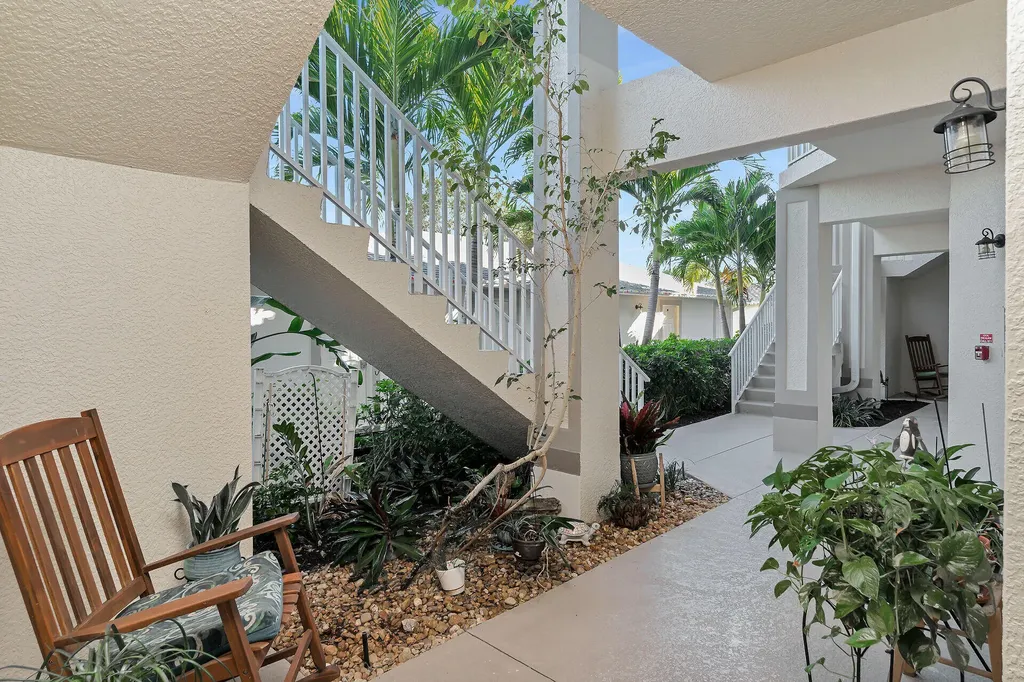 350 Newport Drive Naples FL 34114