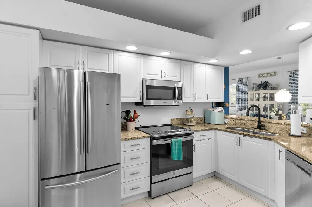 350 Newport Drive Naples FL 34114