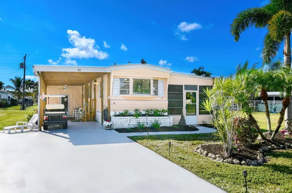 41 Sonderhen Drive Naples FL 34114