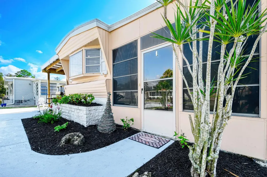 41 Sonderhen Drive Naples FL 34114