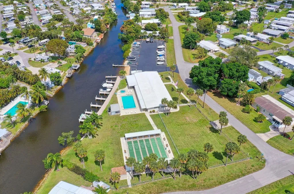 41 Sonderhen Drive Naples FL 34114