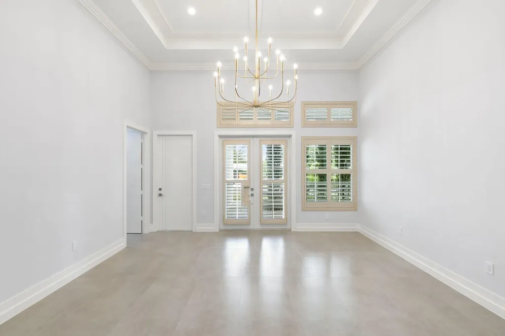 1086 Michigan Avenue Naples FL 34103