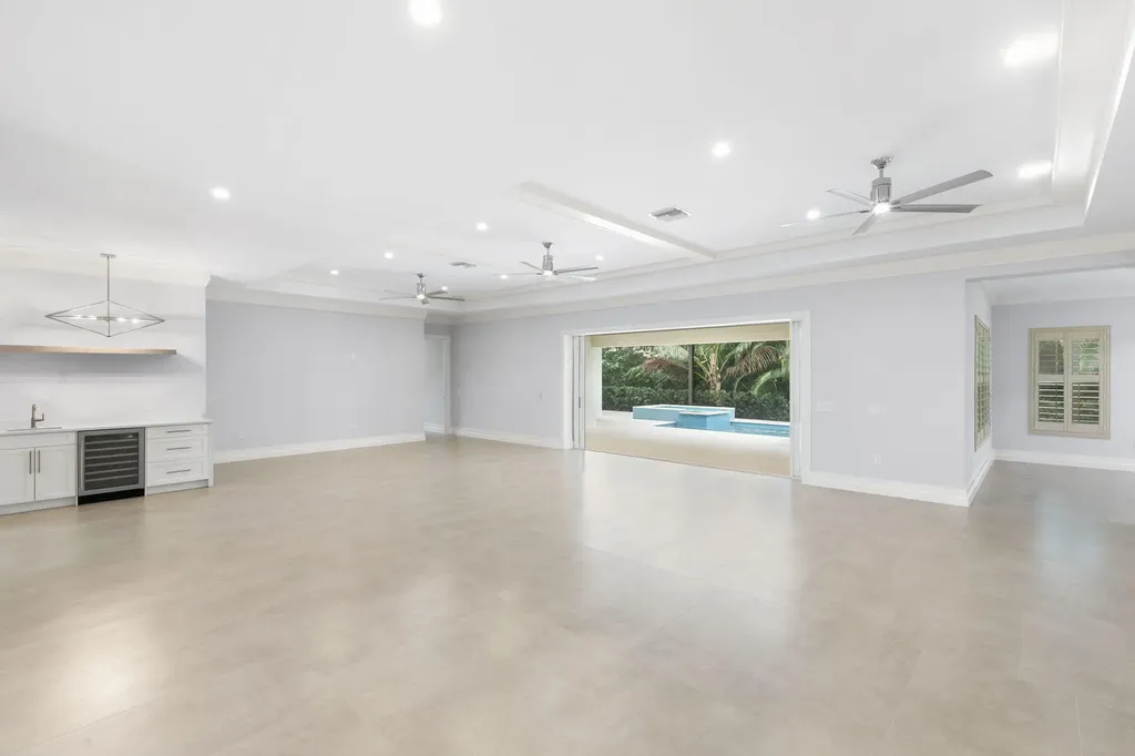 1086 Michigan Avenue Naples FL 34103