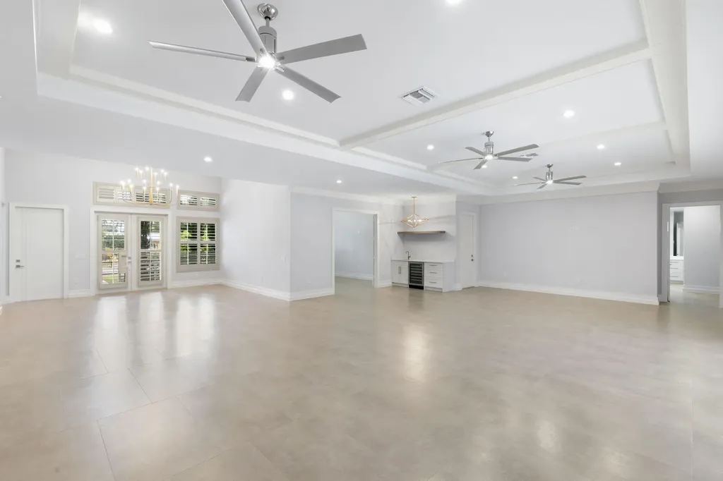 1086 Michigan Avenue Naples FL 34103