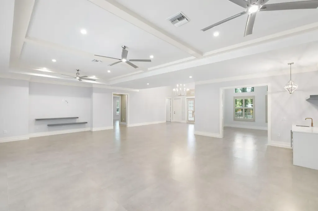 1086 Michigan Avenue Naples FL 34103