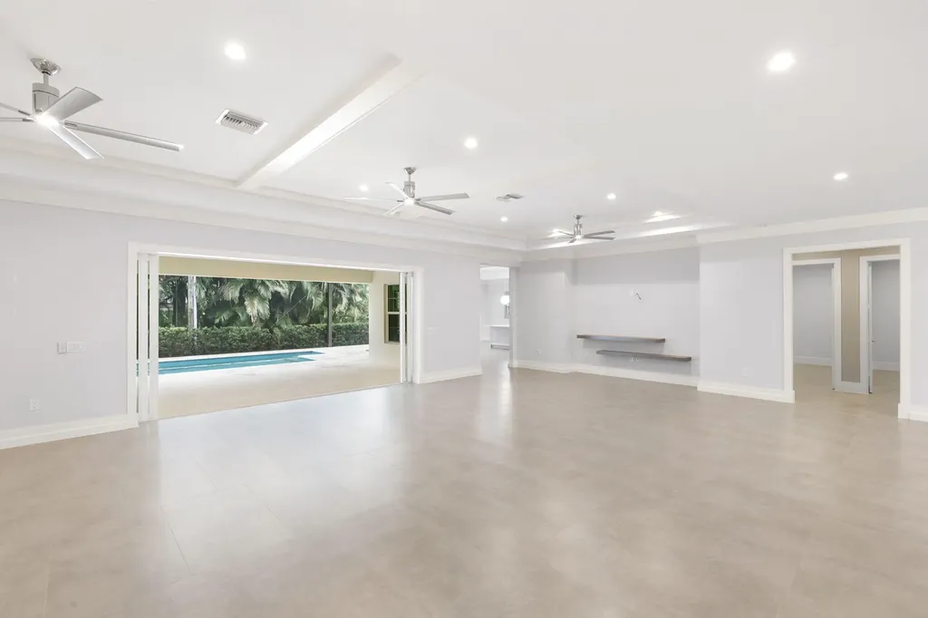 1086 Michigan Avenue Naples FL 34103