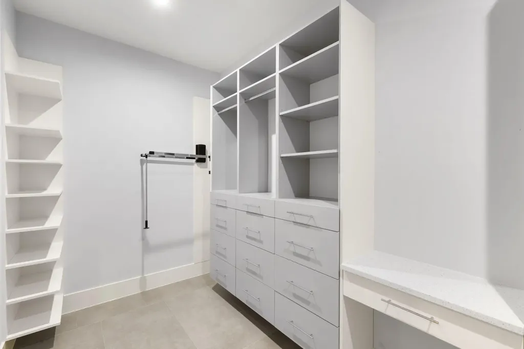 1086 Michigan Avenue Naples FL 34103