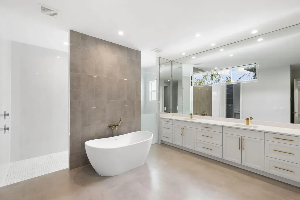 1086 Michigan Avenue Naples FL 34103