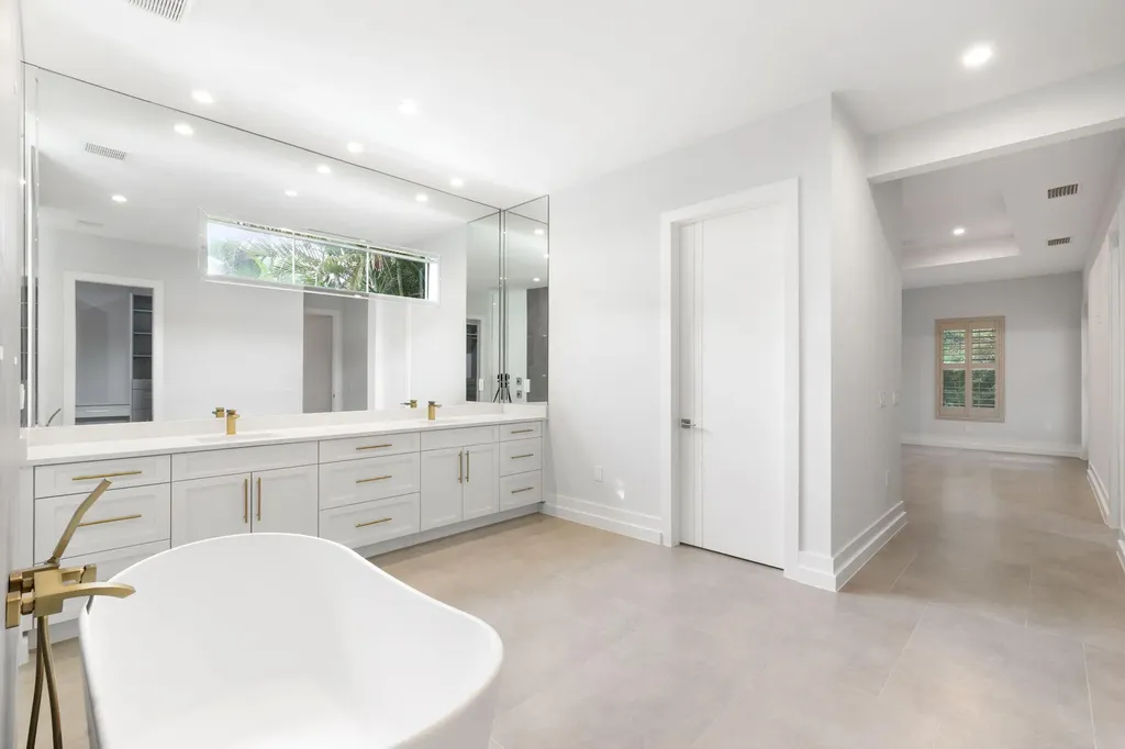 1086 Michigan Avenue Naples FL 34103