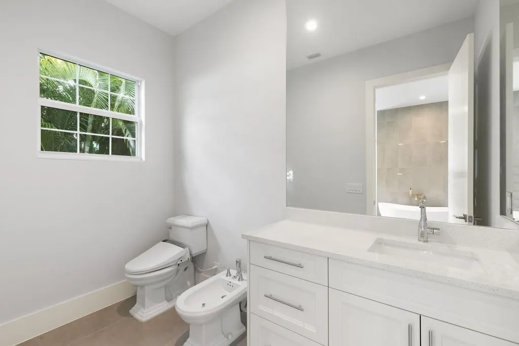 1086 Michigan Avenue Naples FL 34103