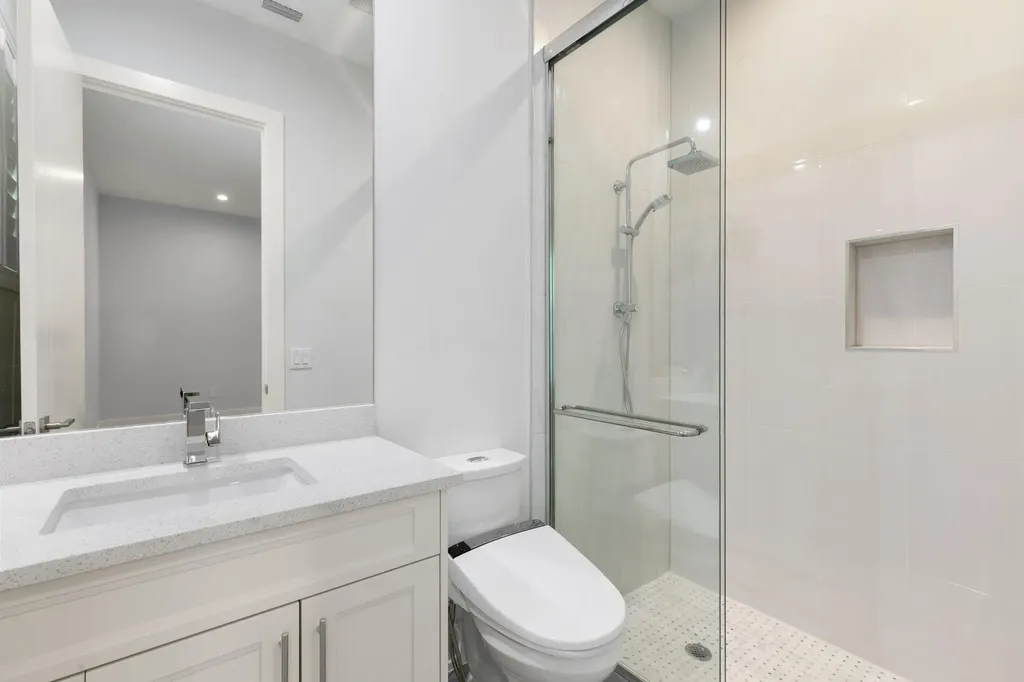 1086 Michigan Avenue Naples FL 34103