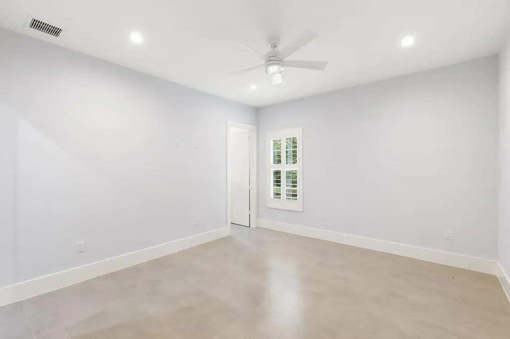 1086 Michigan Avenue Naples FL 34103